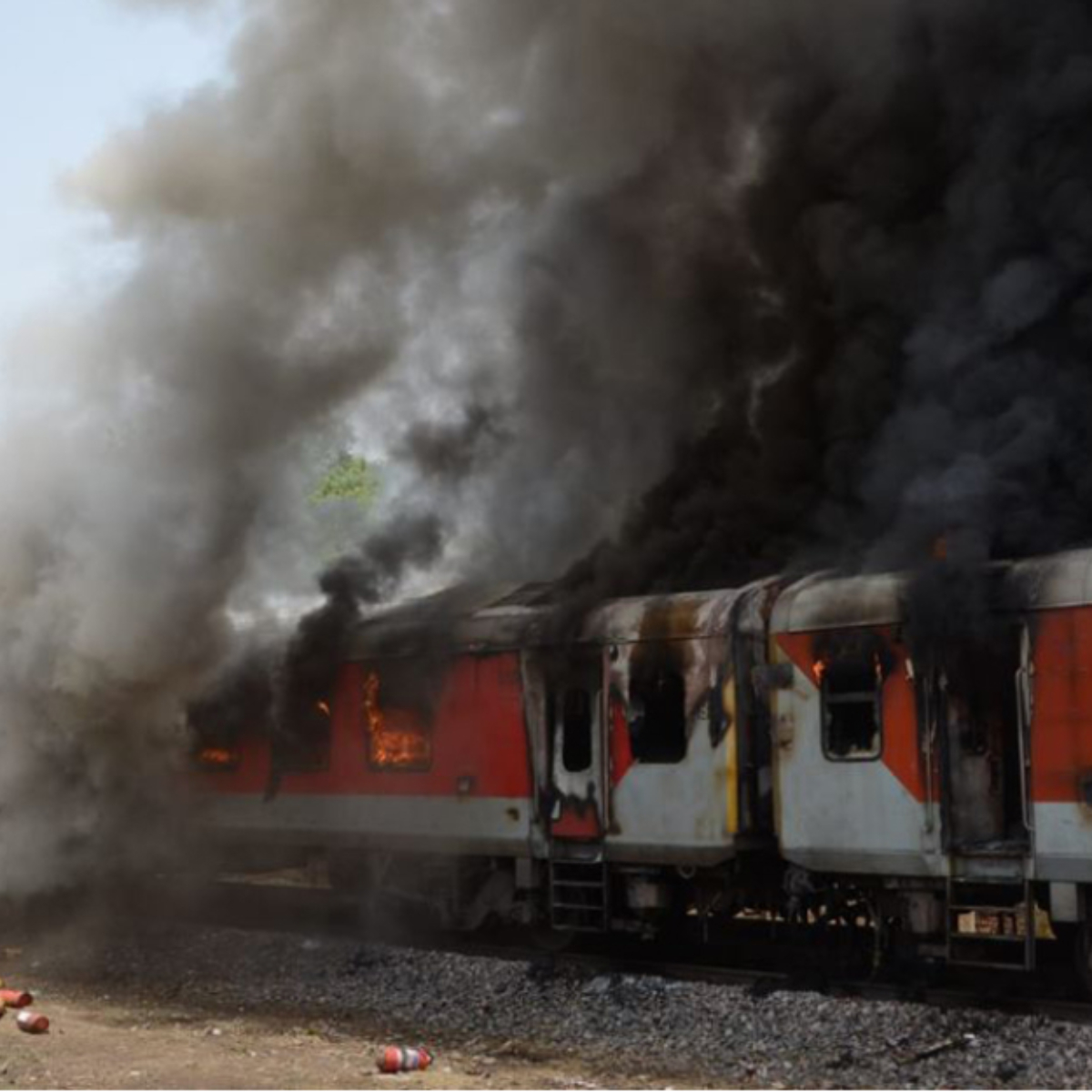 Fire in the AP Superfast Express in Gwalior