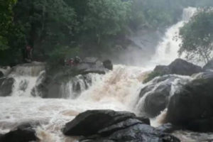 Maharashtra: One descends at Chinchoti waterfall in Vasai