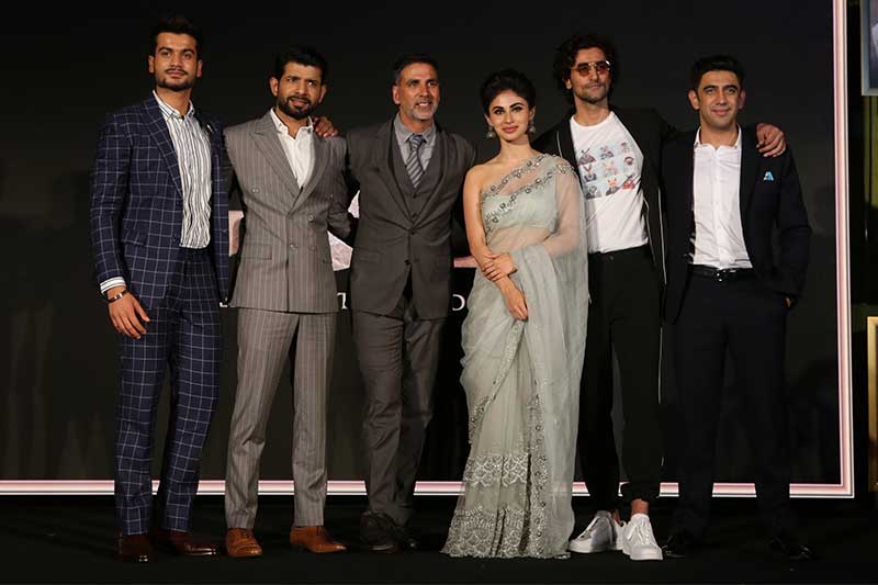 Chak de! India and Gold comparison
