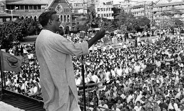 The Lahore Declaration was signed on 21 February 1999, between India and Pakistan. A day later, he arrived at the border in Delhi-Lahore bus.The Lahore Declaration was signed on 21 February 1999, between India and Pakistan. A day later, he arrived at the border in Delhi-Lahore bus.