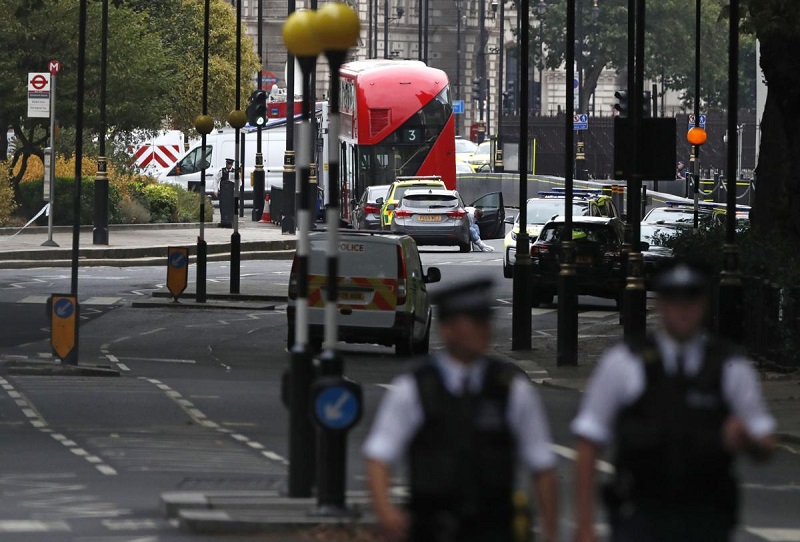 London Parliament car crash updates