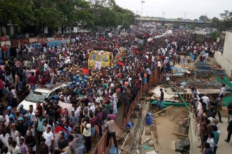 Karunanidhi burial to take place at Marina Beach, rules Madras High Court
