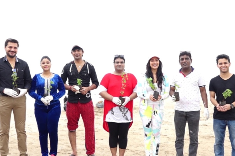 Ganpati Visarjan 2018: Shahid Kapoor celebs support beach clean up
