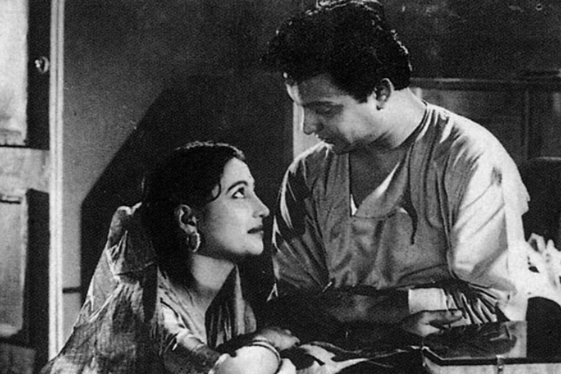 Uttam Kumar in Harano Sur