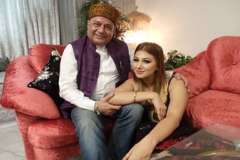 Bigg Boss Anup Jalota Jasleen trolled