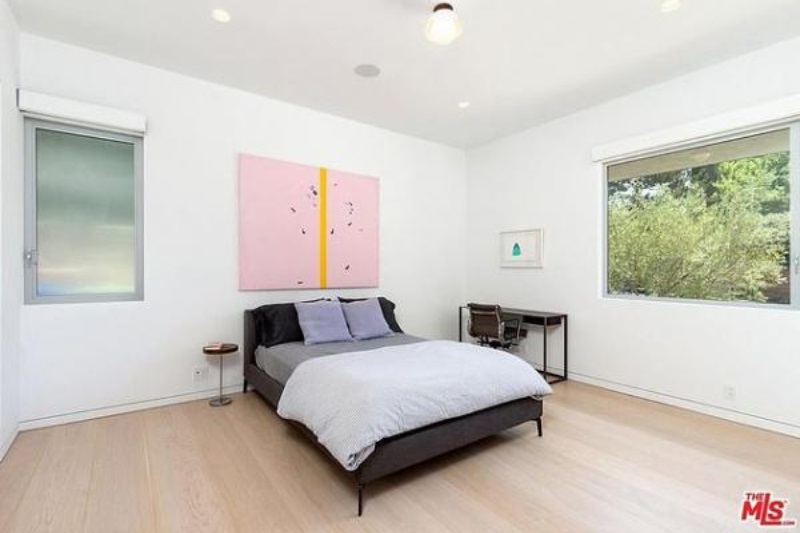 Nick Jonas buys villa Priyanka Chopra