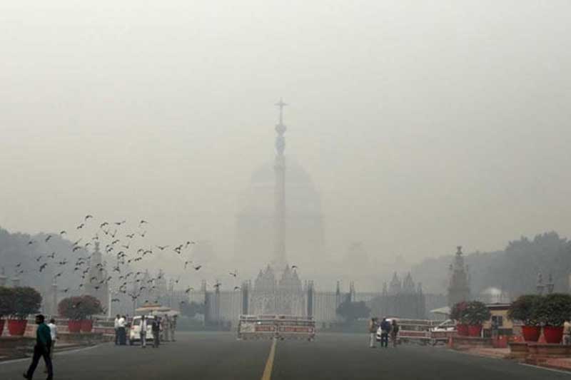 Measures of tiny poisonous particulate matter, or PM 2.5 particles less than 2.5 microns in diameter, reached an average of 401 across Delhi at 4 pm