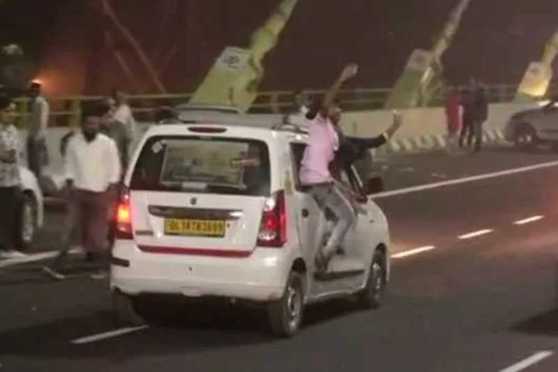 People doing crazy stunts at Delhi's Signature Bridge while taking selfie