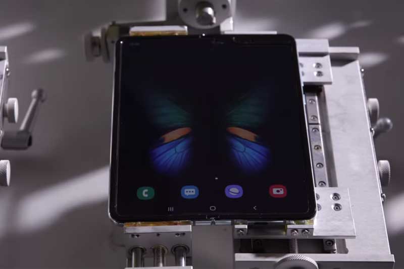 samsung fold 2 display