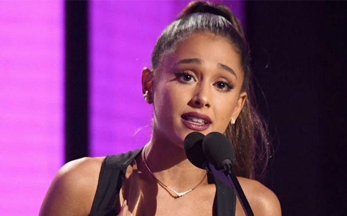 Ariana Grande Breaks Down in Tears While Singing in Her Ex-Boyfriends ...