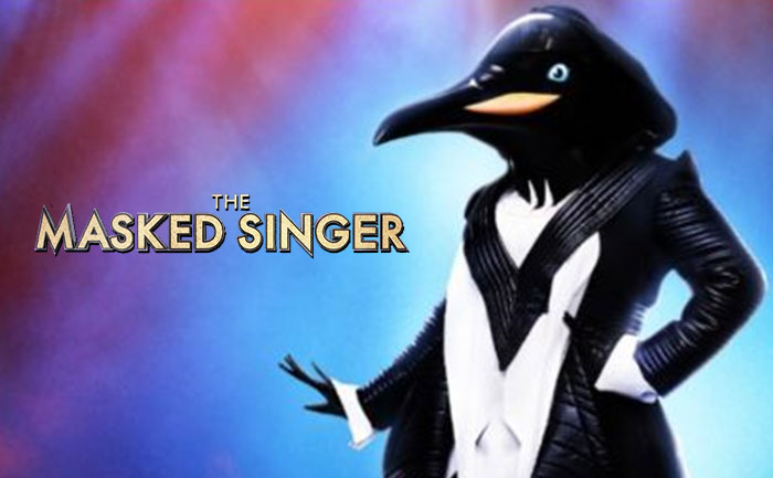 Шоу маска пингвин. The masked Singer Пингвин. The masked Singer ворон. Пингвинья маска.
