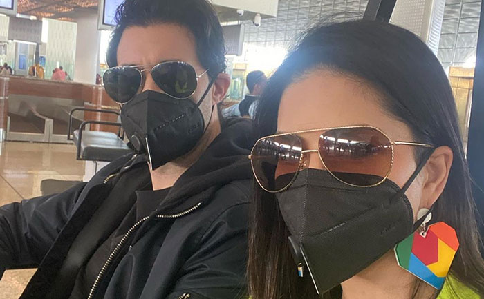 Sunny Leone Masked Selfie fan