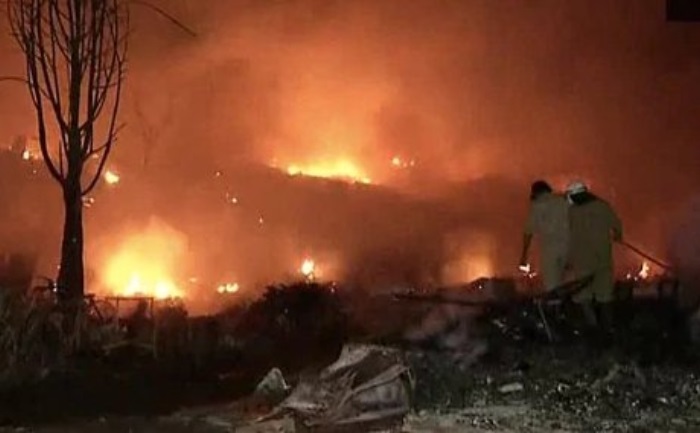 fire tughlakabad slums delhi