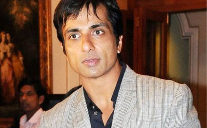 Sonu Sood Stopped Migrant Workers Bandra Railway Station