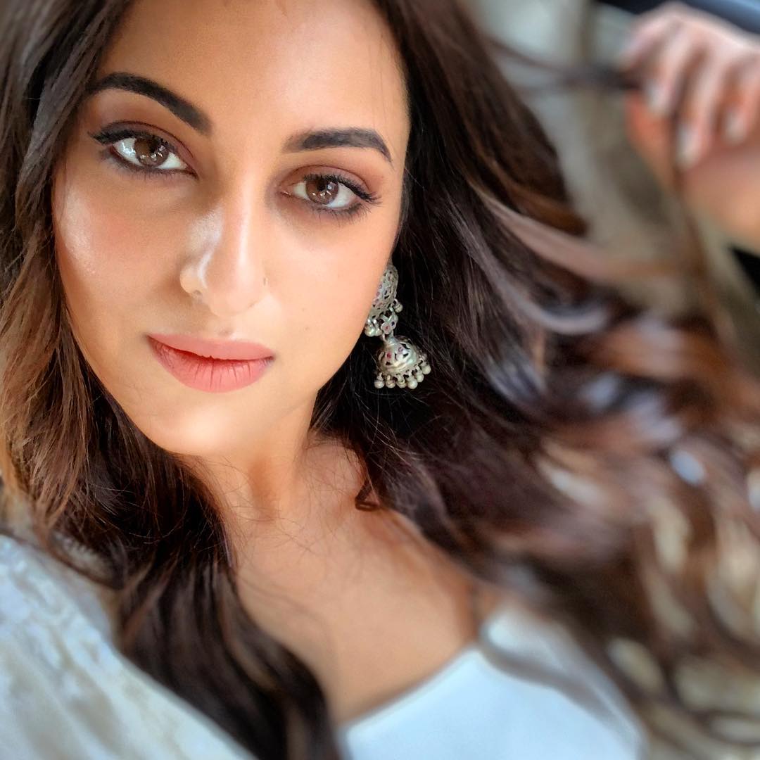 Sonakshi Sinha Birthday Special These Photos Of The Actress Prove That She Is A Queen Of Selfies