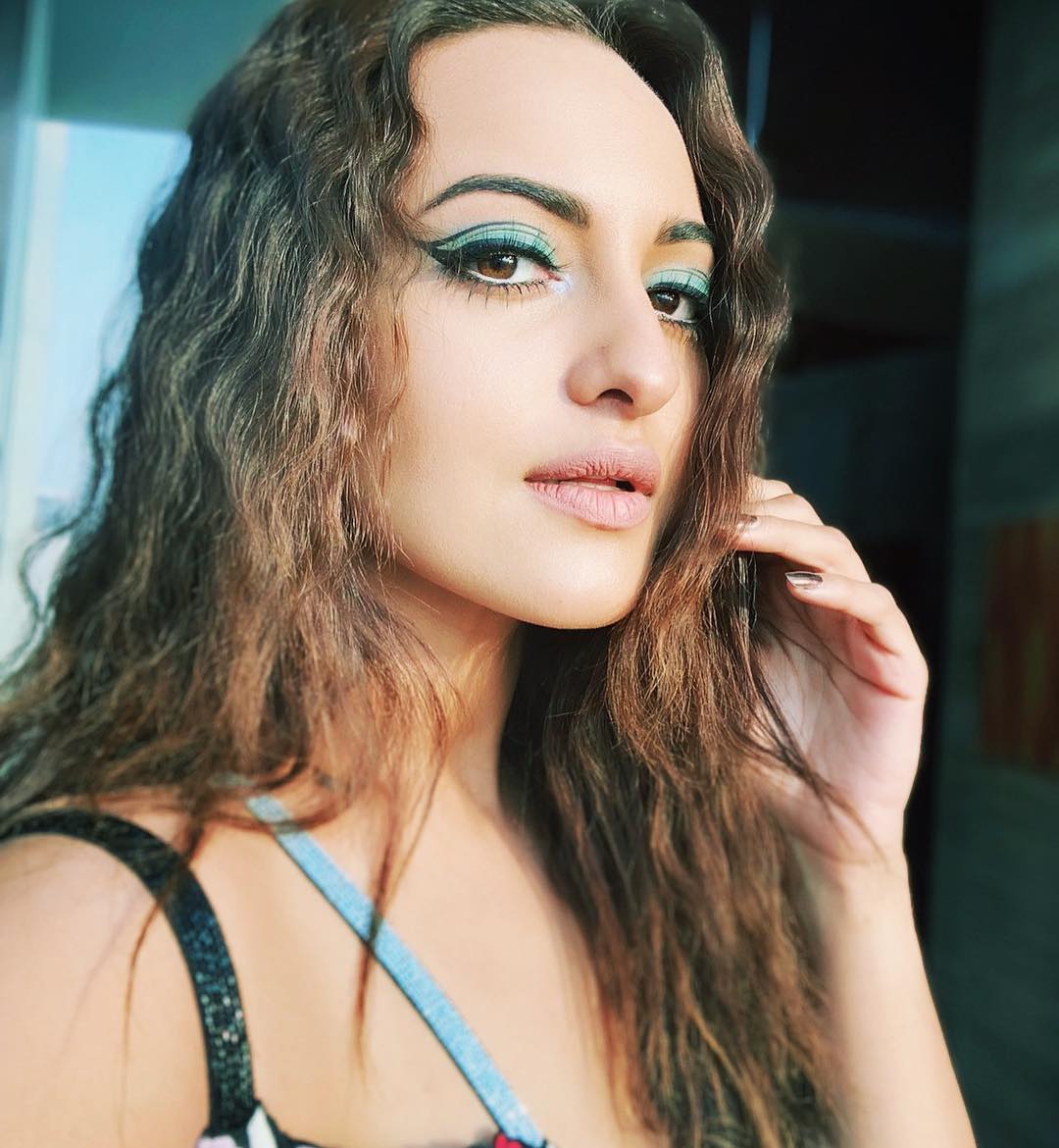 Sonakshi Sinha Birthday Special These Photos Of The Actress Prove That She Is A Queen Of Selfies