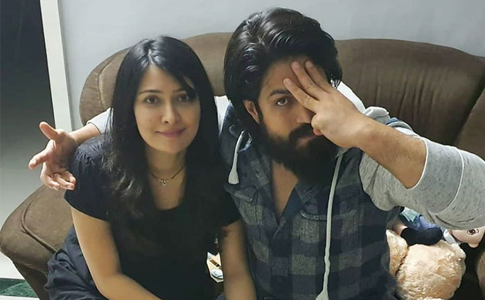 yash wife friendly post