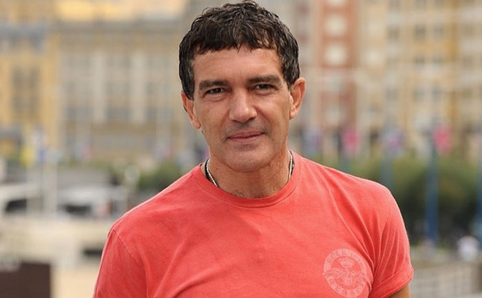 antonio banderas covid-19 positive