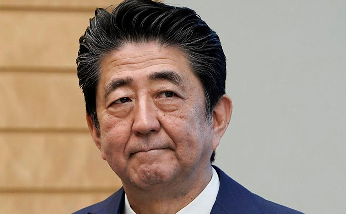 japanese prime minister shinzo abe resigns