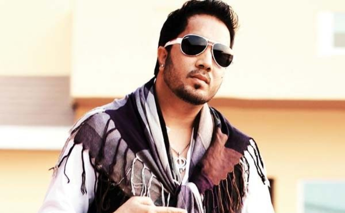 Mika Singh Slams Twitterati