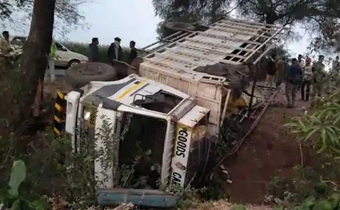 Maharashtra: 15 killed, 5 injured as truck overturns in Jalgaon district