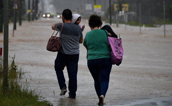 australia flood thousands evacuate sydney