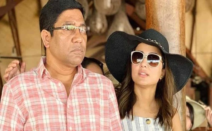 Hina Khan Father Passed Away