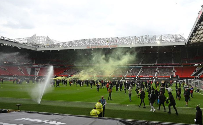 manchester united liverpool game postponed