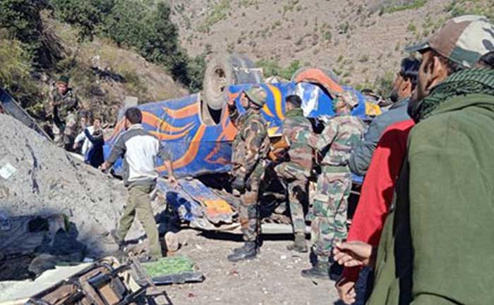 10 dead mini bus accident doda