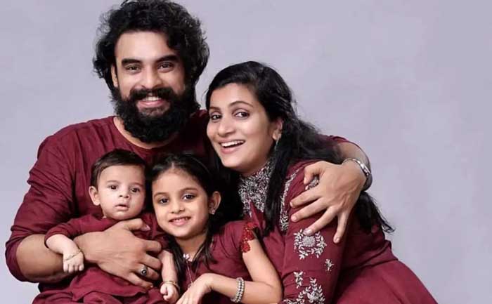 tovino thomas family pic
